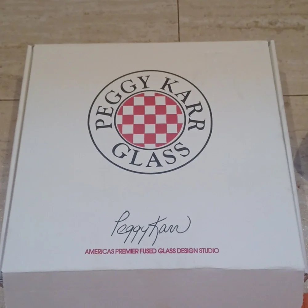 Peggy Karr Glass New Fused Glass 8" Pine Cones & Holly Plate - Picture 2 of 8